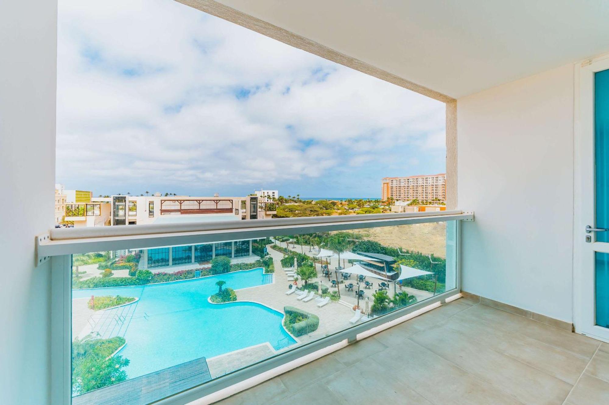 Radisson Blu Aruba Hotel Palm Beach Exterior photo